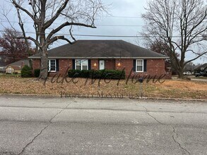 Building Photo - 3 Bedroom Basement Home in Kickapoo District!