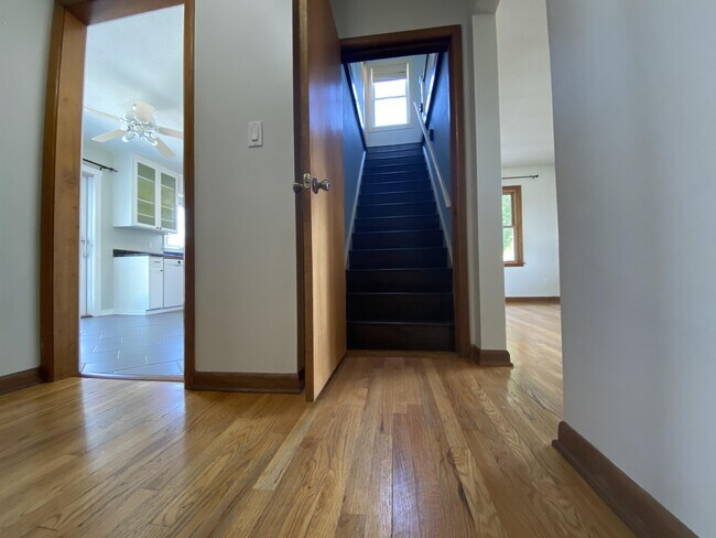 Building Photo - 1863-17 1/2 17 1/2 St NW