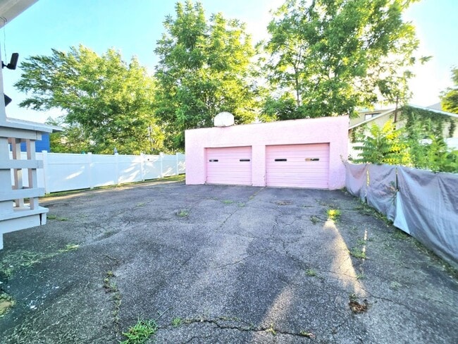Building Photo - 223 Hill Ave
