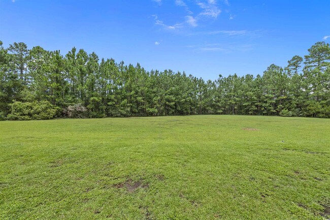 Building Photo - 1060 Fairway Ln