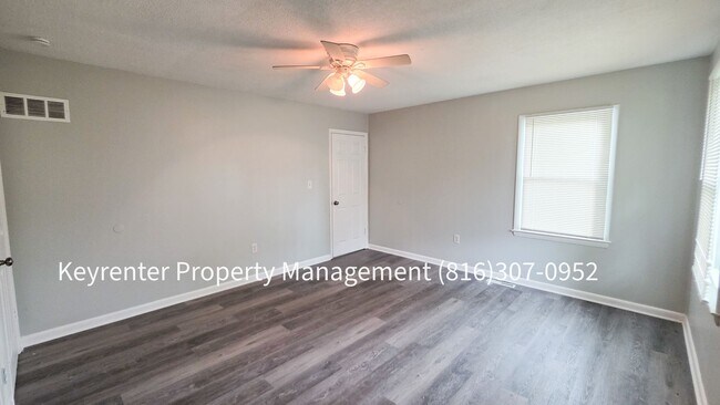 Building Photo - 202 N Paul Dr