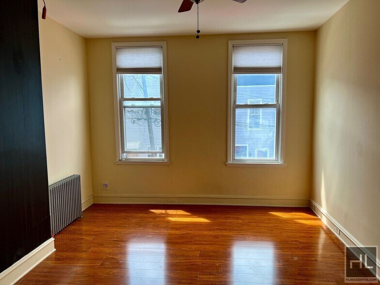 Building Photo - 55 STREET