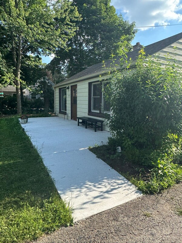 Building Photo - 1509 N Breezeland Rd