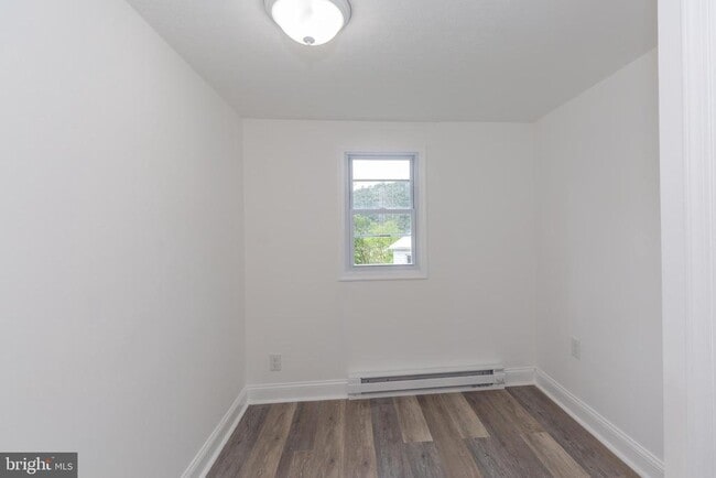 Building Photo - 30 Laurel Hill Ln
