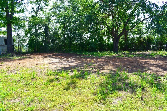 Building Photo - 1022 Oakdale Rd