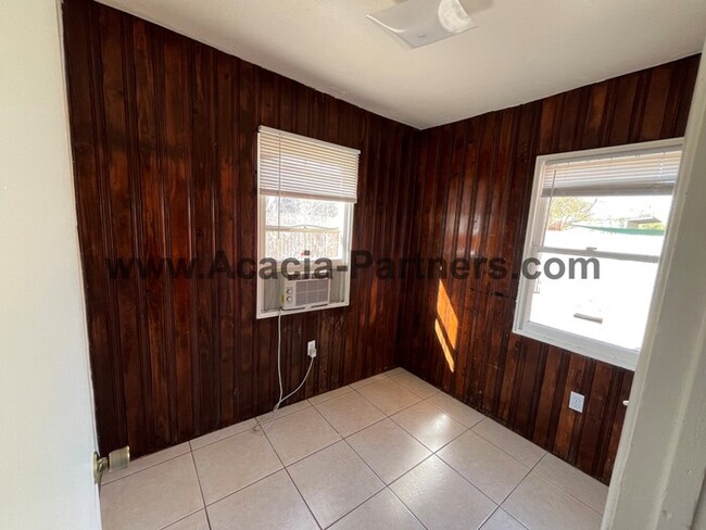 Building Photo - Three Bedroom Home