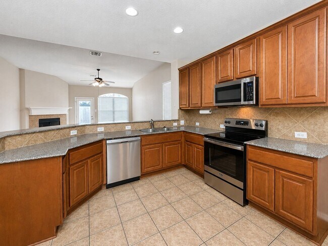 Building Photo - Spacious 4-bedroom, 3-bath home offering approximately 2,840 square feet in the gated Lakeside at...