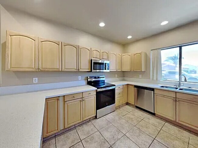 Building Photo - 3002 E Jeanette Ct