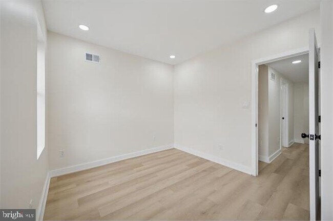 Building Photo - 1819 N Judson St