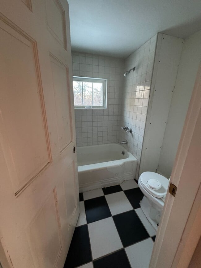 Building Photo - Cozy Two Story Home with Two Bathrooms