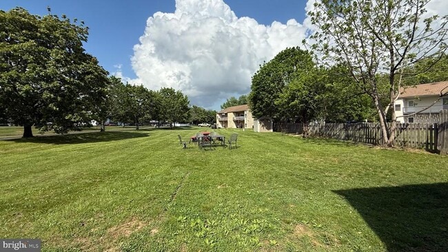 Building Photo - 3300 Johns Ct