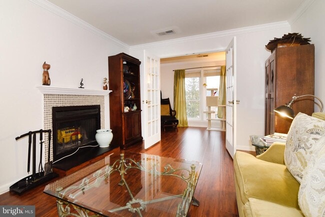 Building Photo - 3175 Summit Square Dr