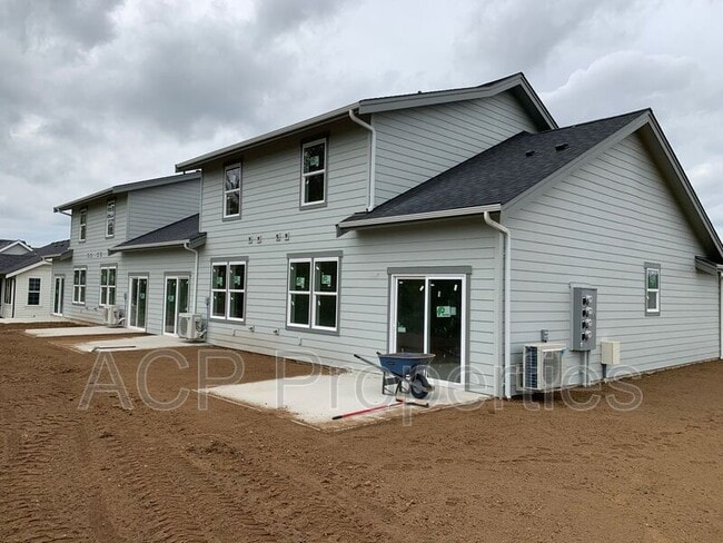 Building Photo - 2285 Brome St