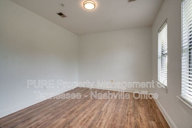 Building Photo - 760 Wedgewood Park