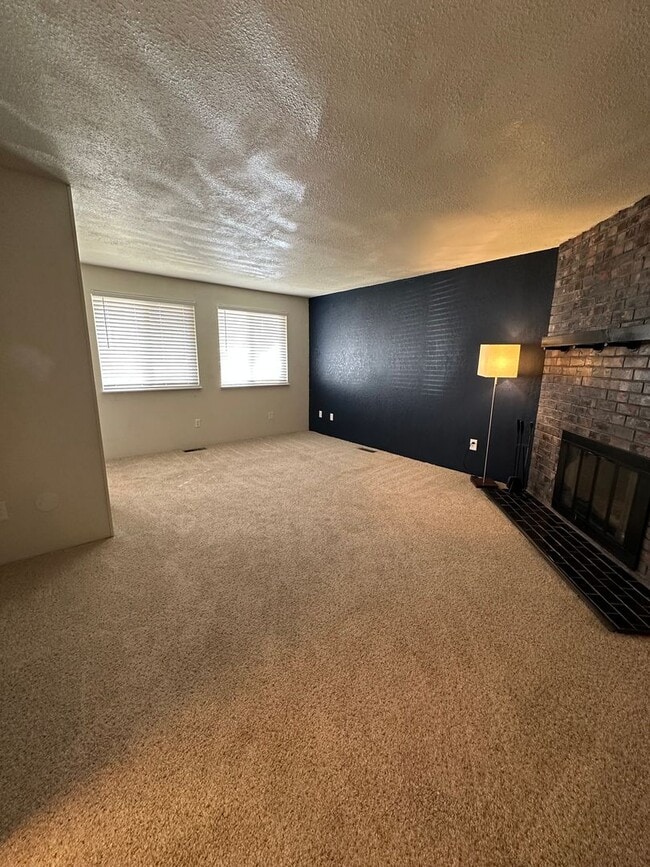 Building Photo - Beautiful 3 Bedroom, 2 Bath Home with One-Car Garage & Storage Shed in Kennewick