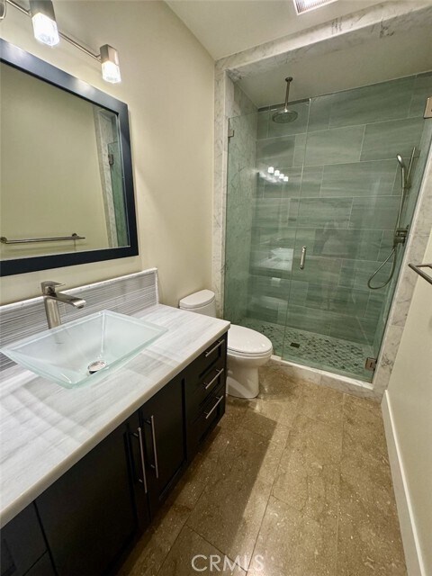 Building Photo - 2745 Temple Hills Dr