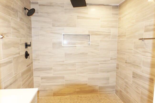 Master Shower - 3409 McGavock Pike