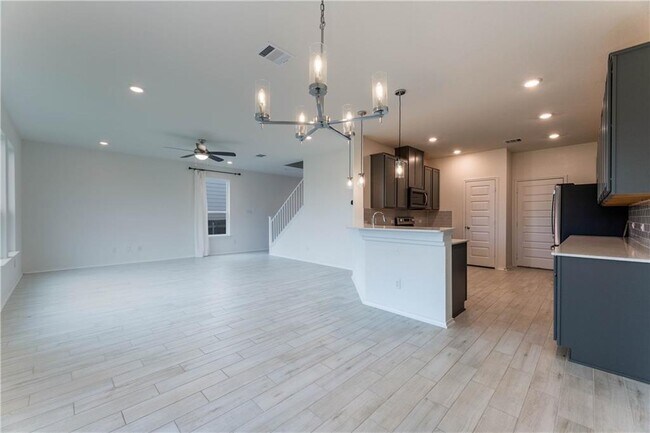 Building Photo - 316 Los Cobos Ln
