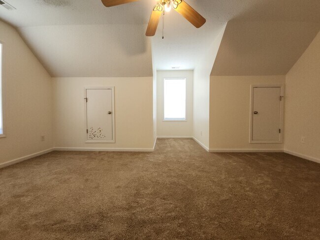 Building Photo - 205 Ashcroft Dr