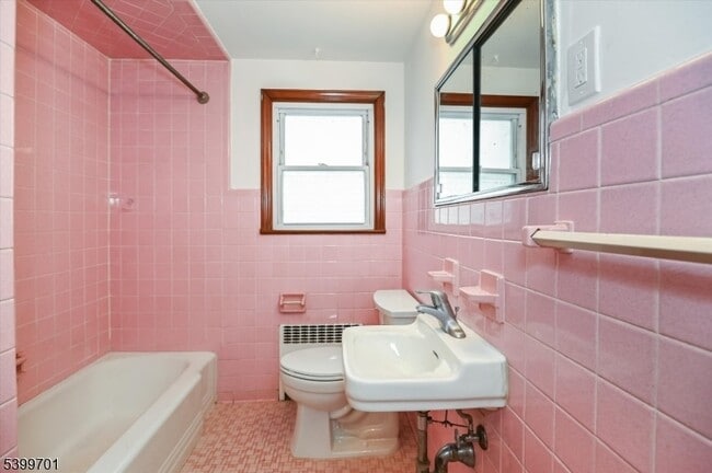 Building Photo - 13 Knapp Ave