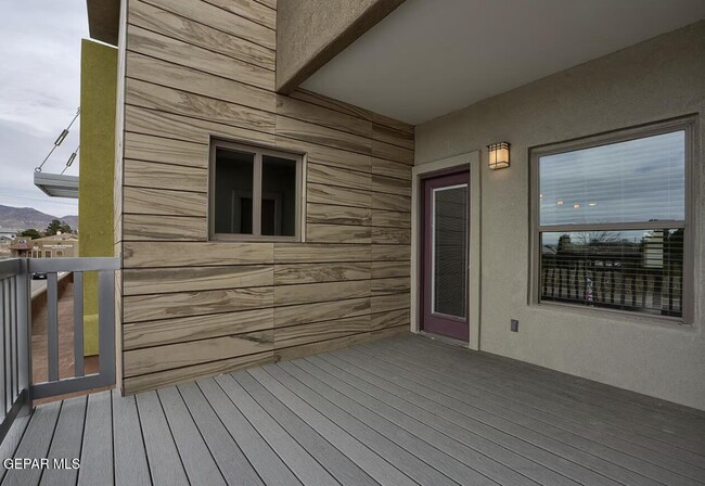 Building Photo - 410 Thorn Ave