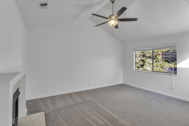 Building Photo - Upstairs Condo with Garage