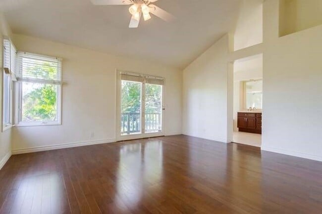 Building Photo - Beautiful 3 Bedroom 2.5 Bathroom home over...