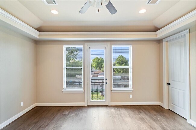 Building Photo - 1518 Amundsen St