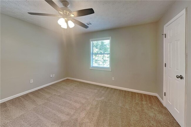 Building Photo - 1395 Chalet Cir