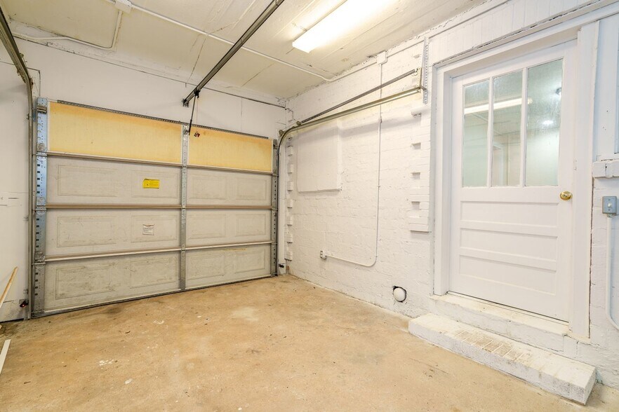 Building Photo - 409 13th St W