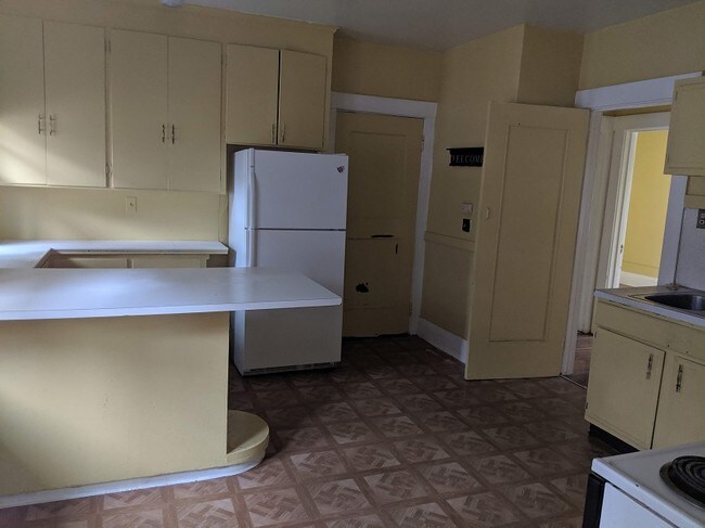 Building Photo - 106 Huntington Park