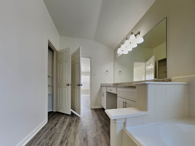 Building Photo - 15407 Riford Dr