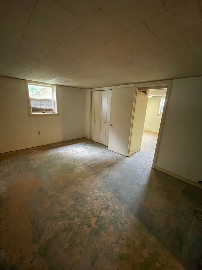 Building Photo - Beautiful 4 Bedroom 1.5 Bath in Marietta !