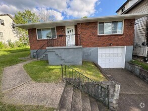 Building Photo - Updated 2-Bedroom 1-Bath Ranch House, GORG...