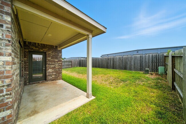 Building Photo - 32943 Turning Springs Dr