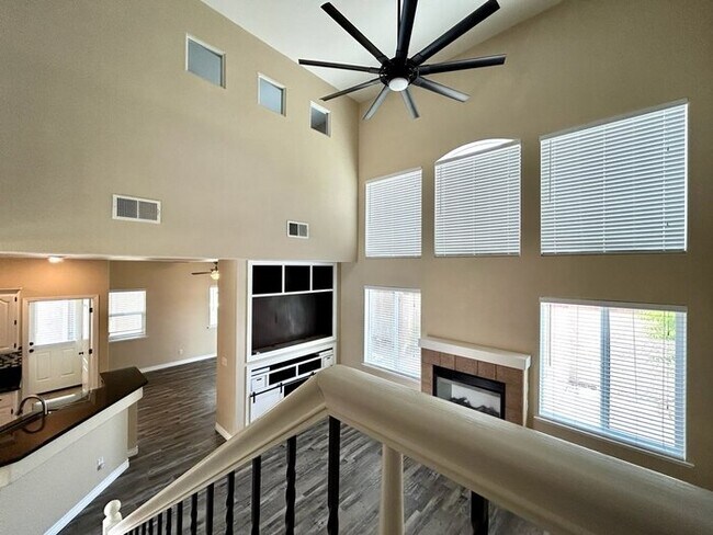 Building Photo - Gated Community! Beautiful 3bd/2.5bth in Folsom