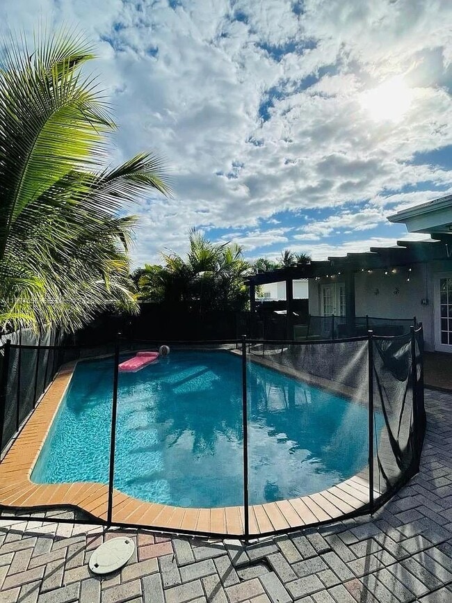 Building Photo - 1143 Lincoln St