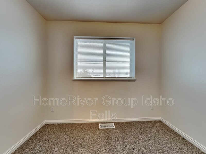 Building Photo - 3535 Deloy Dr