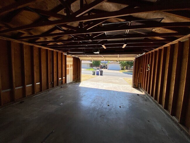 Building Photo - 6804 Harlequin Way