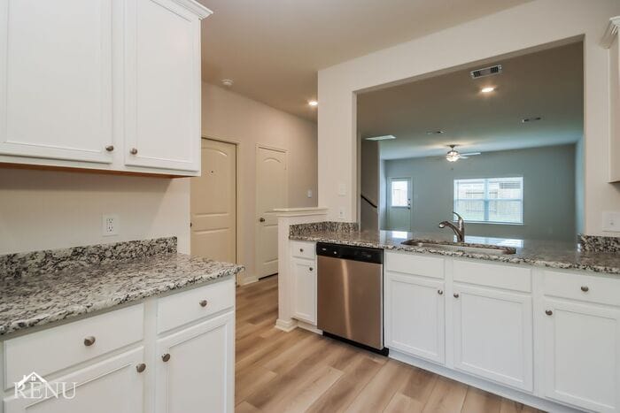 Building Photo - 10461 Sweetwater Creek Dr