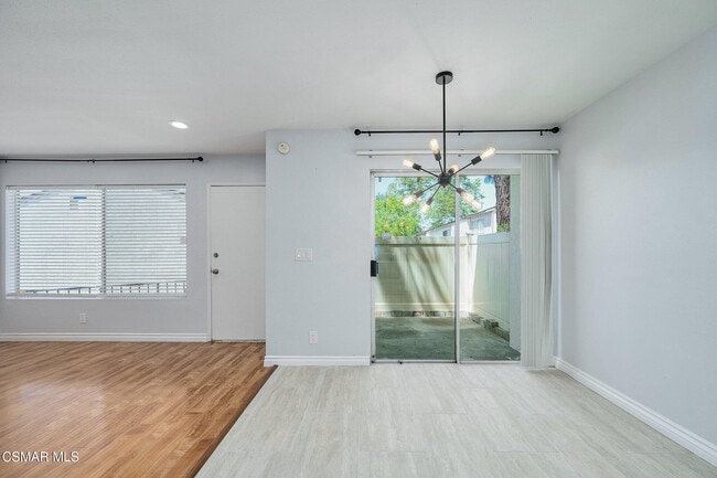 Building Photo - 1372 Ramona Dr