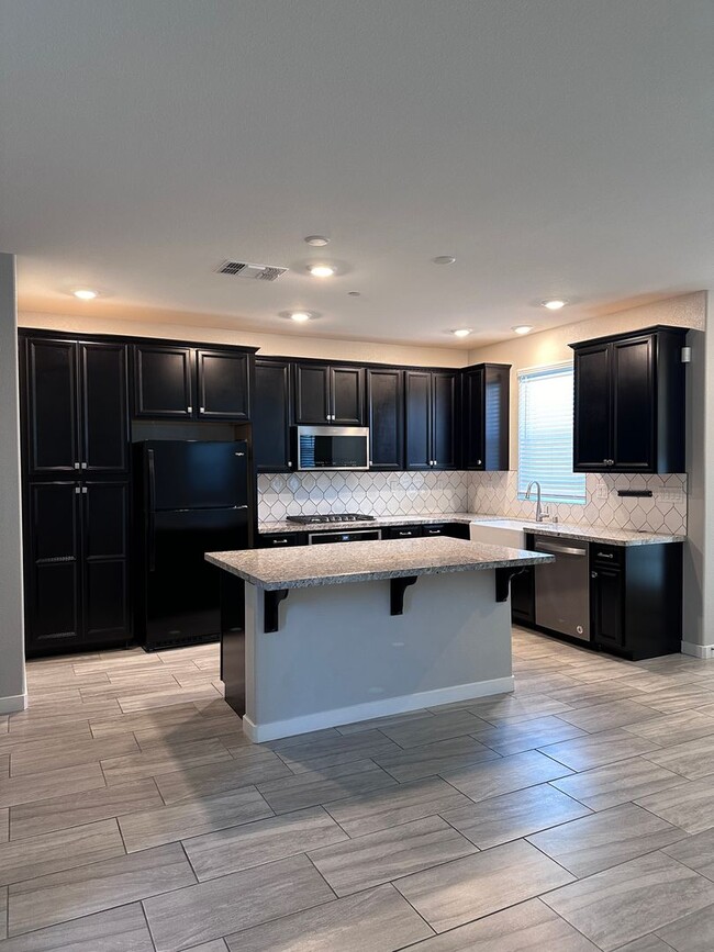 Building Photo - The Cove - Natomas 2 Story 3 bed 3 full baths