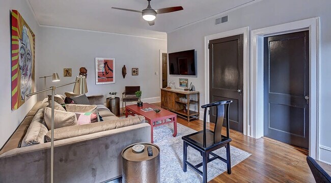 Building Photo - 518 Lamar Ave