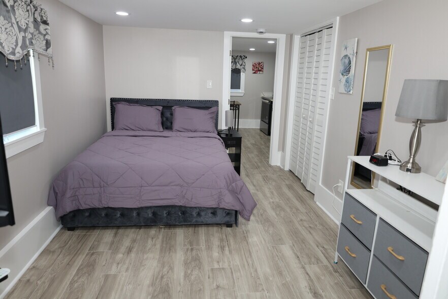 The bedroom. - 4119 Lasalle St