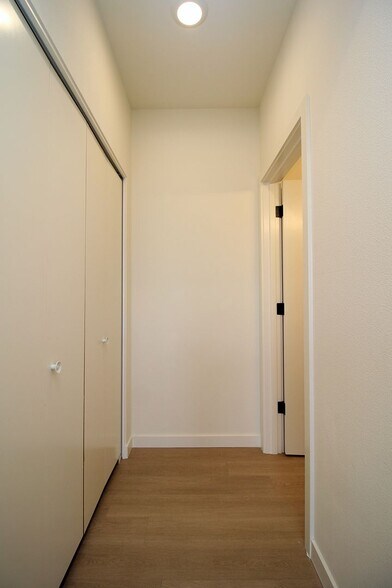 Building Photo - 7530 N Richmond Ave