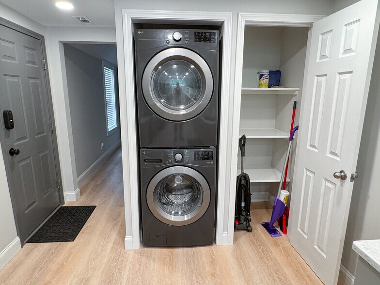 Building Photo - 4056 Lenox Park Dr