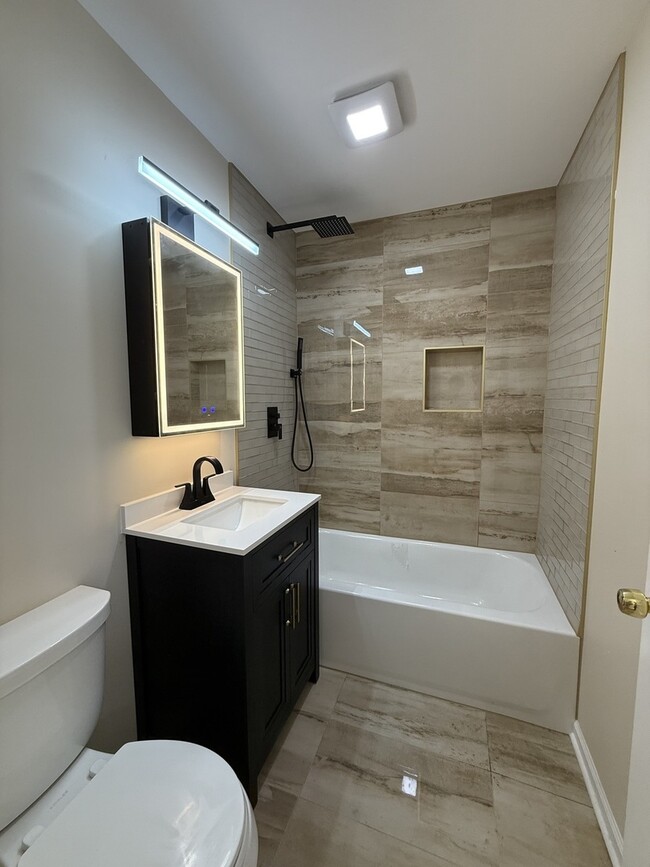 Building Photo - 3476 S Archer Ave