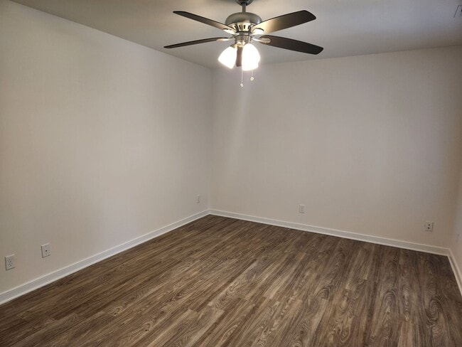Building Photo - Blackstone- 4 Bed 2 Bath Cape Style Home