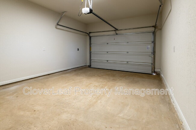 Building Photo - 10351 Lynwood Crk