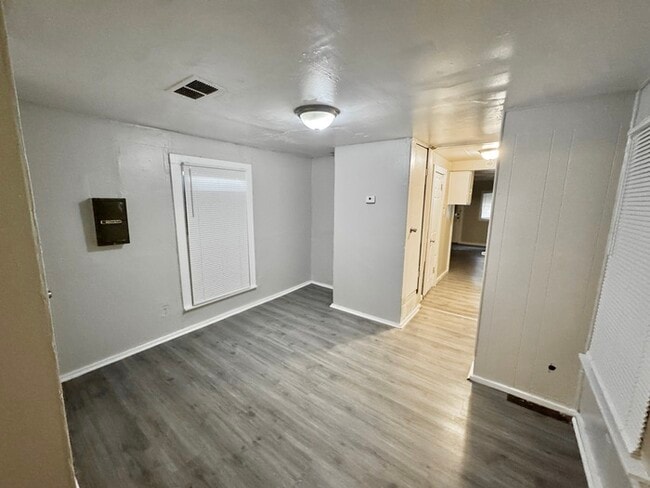 Building Photo - 1536 Brookins St